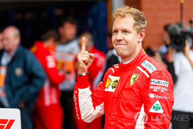 Zwycięzca Sebastian Vettel, Ferrari świętuje w parku zamkniętym