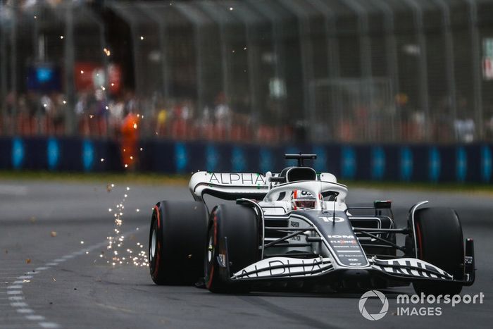 Pierre Gasly, AlphaTauri AT03, saca chispas