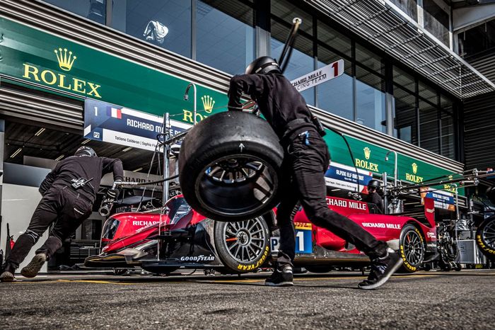 #1 Richard Mille Racing Team Oreca 07 - Gibson: Tatiana Calderon,  Sophia Flörsch, Beitske Visser