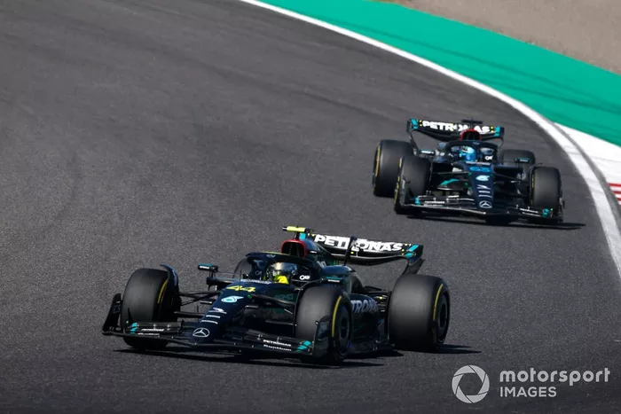Lewis Hamilton, Mercedes F1 W14, George Russell, Mercedes F1 W14