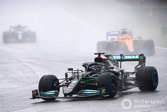 Lewis Hamilton, Mercedes W12, Daniel Ricciardo, McLaren MCL35M