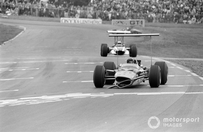 Mario Andretti, Lotus 49B Ford.