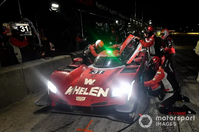 #31 Whelen Engineering Racing Cadillac DPi, DPi: Felipe Nasr, Pipo Derani, Eric Curran pit stop