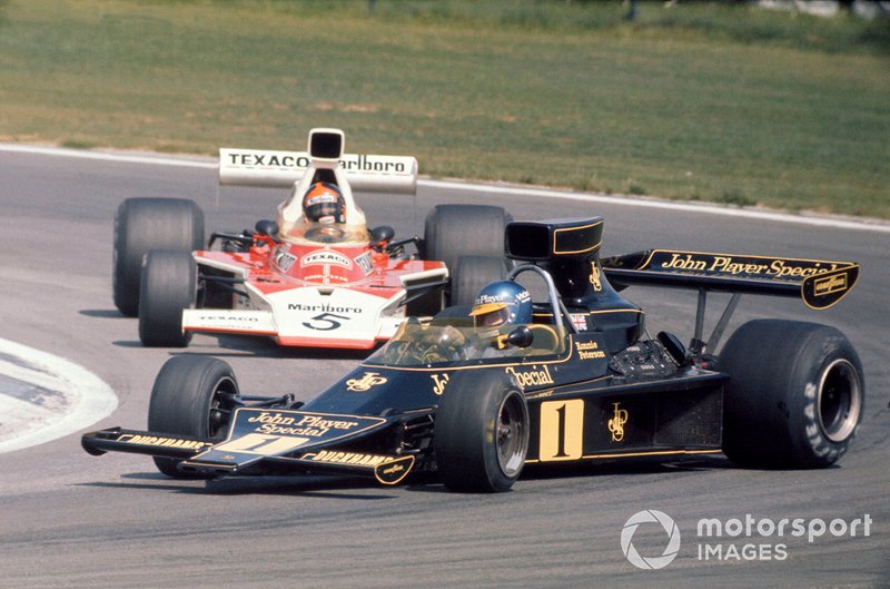 Drift: Ronnie Peterson, Lotus 76, vor Emerson Fittipaldi, McLaren M23