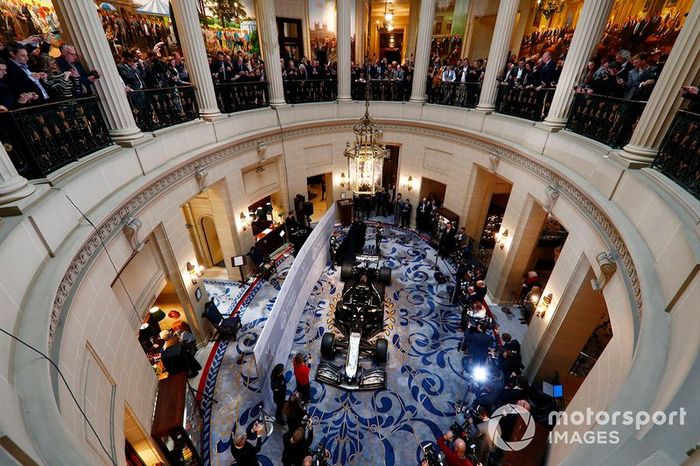 Kevin Magnussen, Haas F1 Team y Romain Grosjean, Haas F1 Team desvelan la decoración 2019