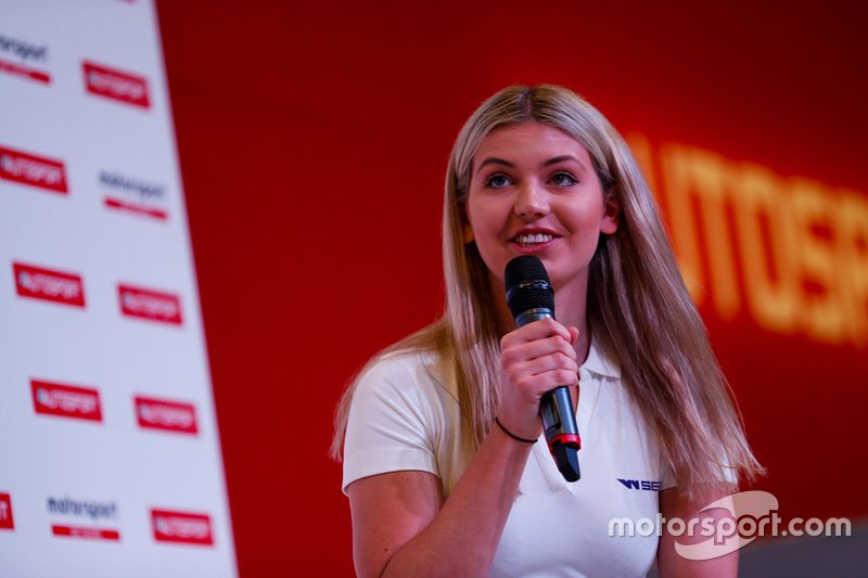 Esmee Hawkey (20)