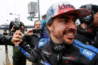 #10 Wayne Taylor Racing Cadillac DPi: Renger Van Der Zande, Jordan Taylor, Fernando Alonso, Kamui Kobayashi, victory celebration
