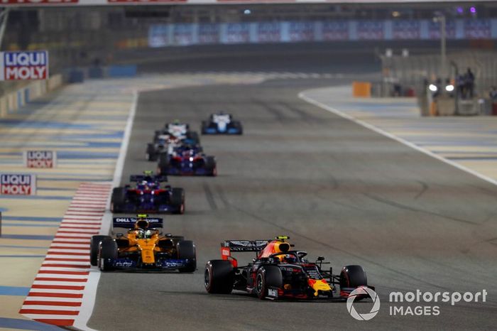 Pierre Gasly, Red Bull Racing RB15, leads Lando Norris, McLaren MCL34, Alexander Albon, Toro Rosso STR14, and Daniil Kvyat, Toro Rosso STR14