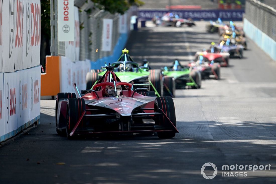 Jake Dennis, Andretti Autosport, Porsche 99 X Electric Gen3, Nick Cassidy, Envision Racing, Jaguar I-TYPE 6