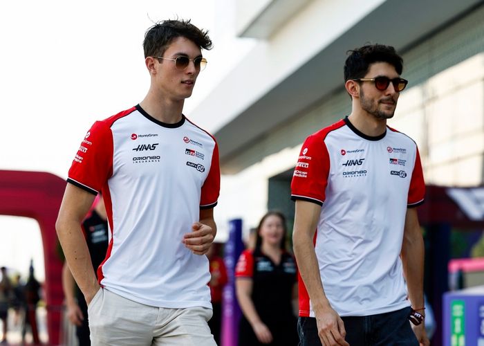 Esteban Ocon, Haas F1 Team, Oliver Bearman, Haas F1 Team