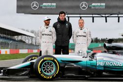 Lewis Hamilton, Mercedes AMG F1, Valtteri Bottas, Mercedes AMG F1, Toto Wolff, Mercedes AMG F1 Accionista y Director Ejecutivo