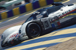 #3 Peugeot Sport Peugeot 905: Eric Helary, Christophe Bouchut, Geoff Brabham