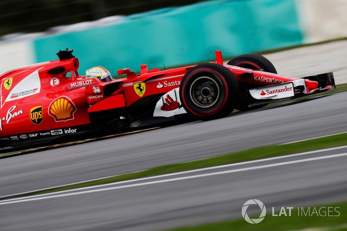 Sebastian Vettel, Ferrari SF70H, scanado chispas