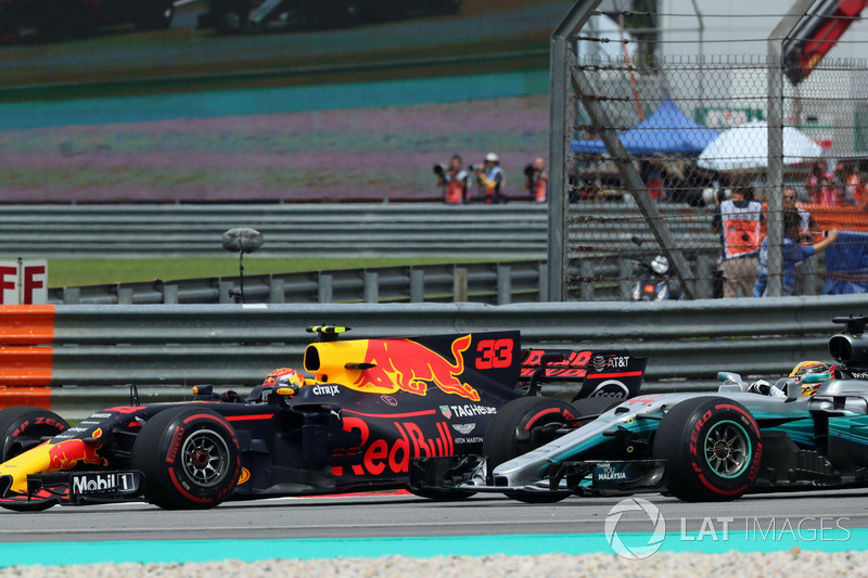 Max Verstappen, Red Bull Racing RB13 y Lewis Hamilton, Mercedes-Benz F1 W08