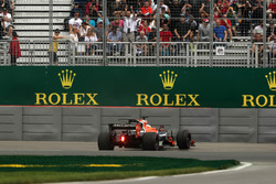 Fernando Alonso, McLaren MCL32 s'arrête en piste
