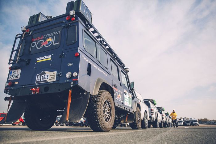 Los vehículos de los medios de comunicación de Red Bull Content Pool listos para el largo viaje a Buenos Aires