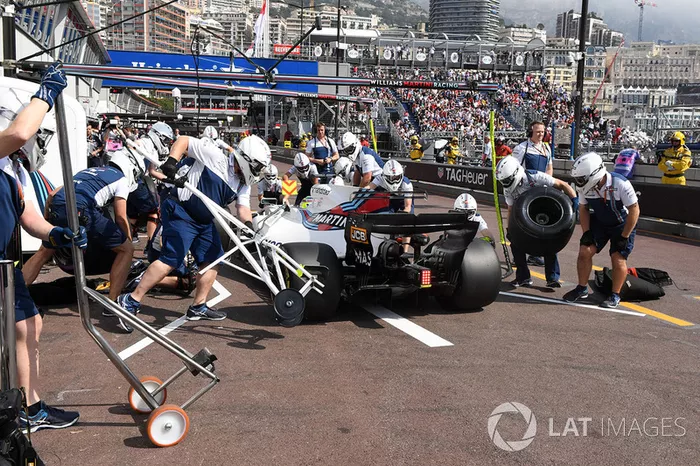 Felipe Massa, Williams FW40, pit stop