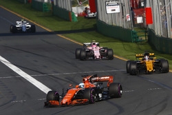 Fernando Alonso, McLaren MCL32, Nico Hulkenberg, Renault Sport F1 Team RS17, Esteban Ocon, Force Ind