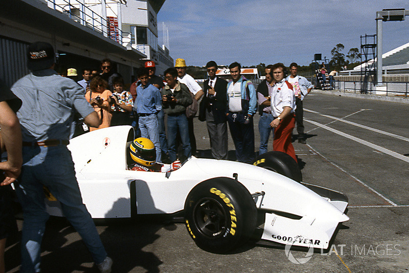 Ayrton Senna, McLaren MP4/8 Chrysler/Lamborghini V12-es motorral