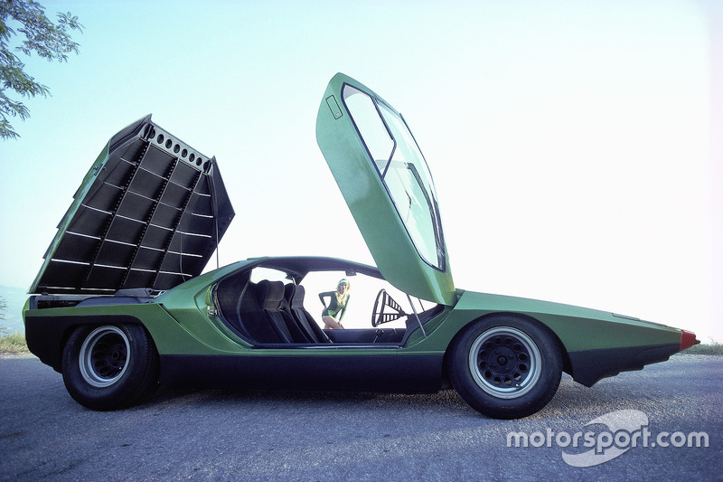Автомобиль Bertone Carabo, построенный на базе Alfa Romeo 33 Stradale