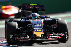 Карлос Сайнс-мол., Scuderia Toro Rosso STR11