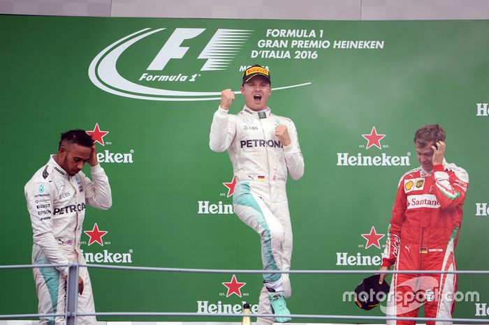 Podium: Lewis Hamilton, Mercedes AMG F1; Nico Rosberg, Mercedes AMG F1; Sebastian Vettel, Ferrari