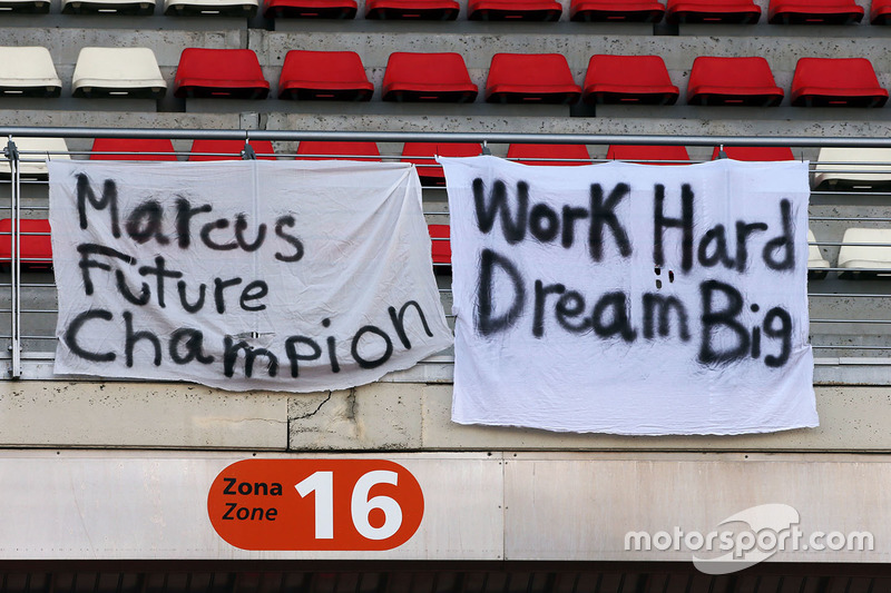 Banners de apoyo para Marcus Ericsson, Sauber F1 Team