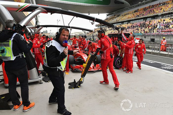 Na pista, a Ferrari aproveitou para treinar pit stops, após um de seus membros se acidentar no GP do Bahrein.