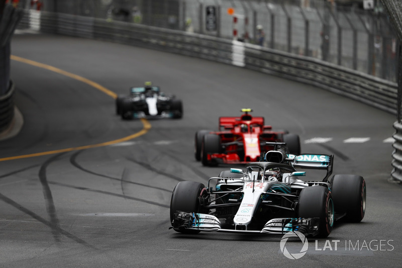 Lewis Hamilton, Mercedes AMG F1 W09, leads Kimi Raikkonen, Ferrari SF71H, and Valtteri Bottas, Mercedes AMG F1 W09