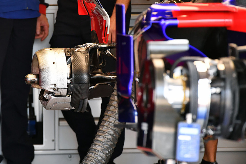 Scuderia Toro Rosso STR13 arka teker detay
