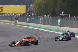 Fernando Alonso, McLaren MCL32, Pascal Wehrlein, Sauber C36, Brendon Hartley, Scuderia Toro Rosso ST