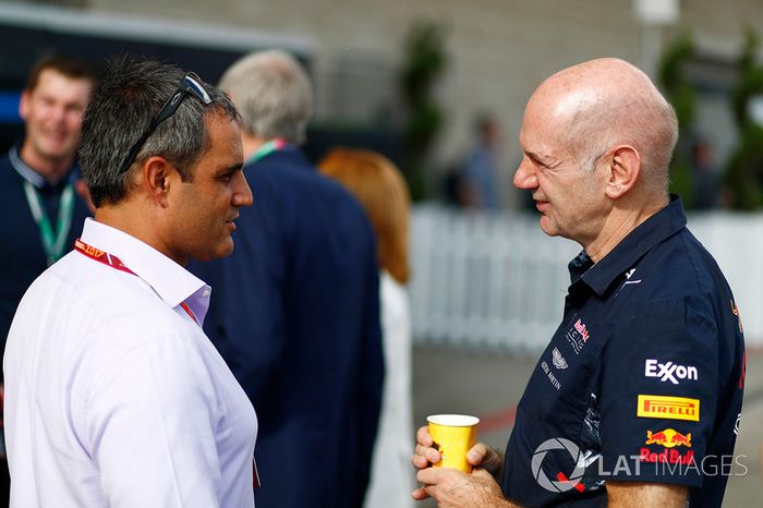 Juan Pablo Montoya y Adrian Newey, Director técnico de Red Bull Racing
