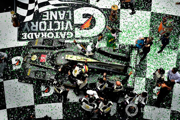 #5 Action Express Racing Cadillac DPi, P: Joao Barbosa, Christian Fittipaldi, Filipe Albuquerque celebrate the win in victory lane