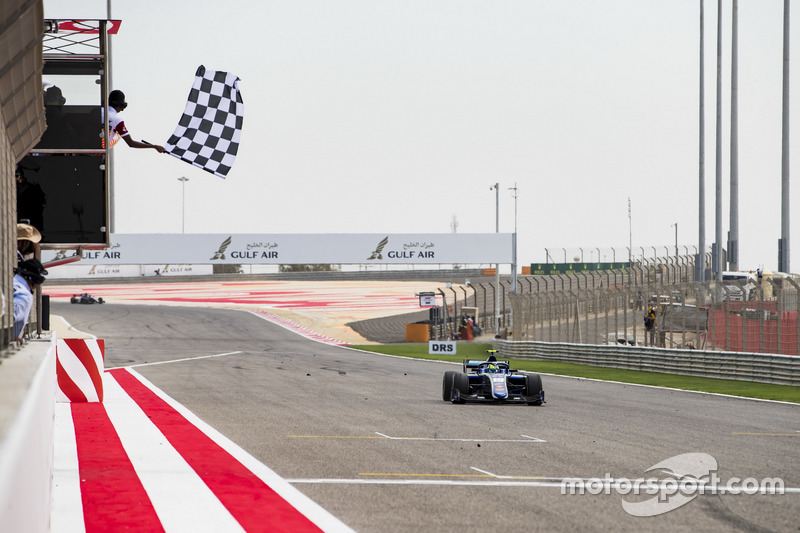 Bandera a cuadros para Lando Norris, Carlin