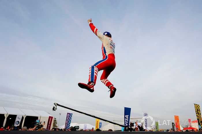 Ganador de la carrera  Felix Rosenqvist, Mahindra Racing, celebra en el podio