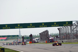 Daniel Ricciardo, Red Bull Racing RB12 lekke band