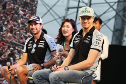 Серхіо Перес і Ніко Хюлькенберг, Sahara Force India F1 на сцені перед фанатами