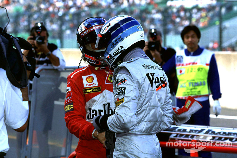 Mika Hakkinen, McLaren and Michael Schumacher shakes hands after qualifying