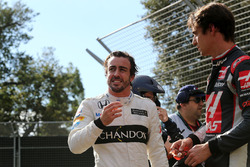 Esteban Gutierrez, Haas F1 Team and Fernando Alonso, McLaren
