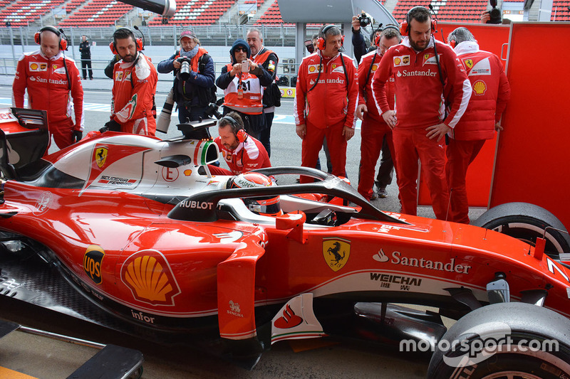 Kimi Raikkonen, Ferrari SF16-H met het Halo cockpit systeem