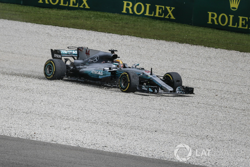Lewis Hamilton, Mercedes-Benz F1 W08 runs wide through the gravel