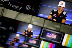 Pierre Gasly, Scuderia Toro Rosso, en los monitores del centro de medios