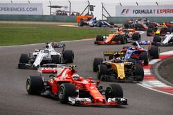 Kimi Raikkonen, Ferrari SF70H, leads Nico Hulkenberg, Renault Sport F1 Team RS17, Felipe Massa, Williams FW40, Daniil Kvyat, Scuderia Toro Rosso STR12