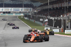 Fernando Alonso, McLaren MCL32, Sebastian Vettel, Ferrari SF70H, Nico Hulkenberg, Renault Sport F1 T