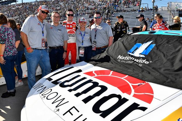 Alex Bowman, Hendrick Motorsports, Chevrolet Camaro LLumar meet and greet