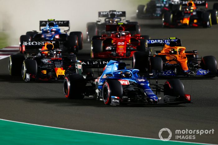 Fernando Alonso, Alpine A521, Max Verstappen, Red Bull Racing RB16B, Lando Norris, McLaren MCL35M, y Carlos Sainz Jr., Ferrari SF21