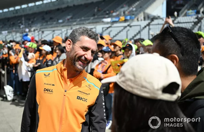 Andrea Stella, Team Principal, McLaren F1 Team, s'adresse aux fans