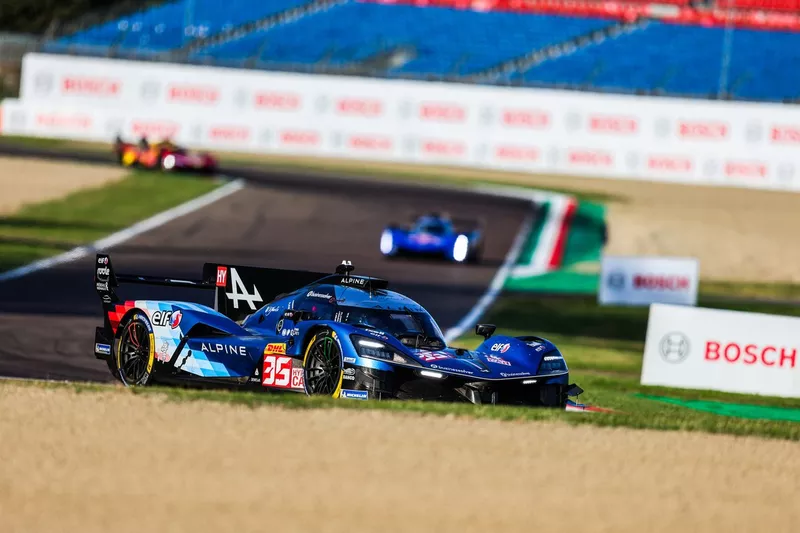 #35 Alpine Endurance Team Alpine A424: Paul-Loup Chatin, Jules Gounon, Charles Milesi