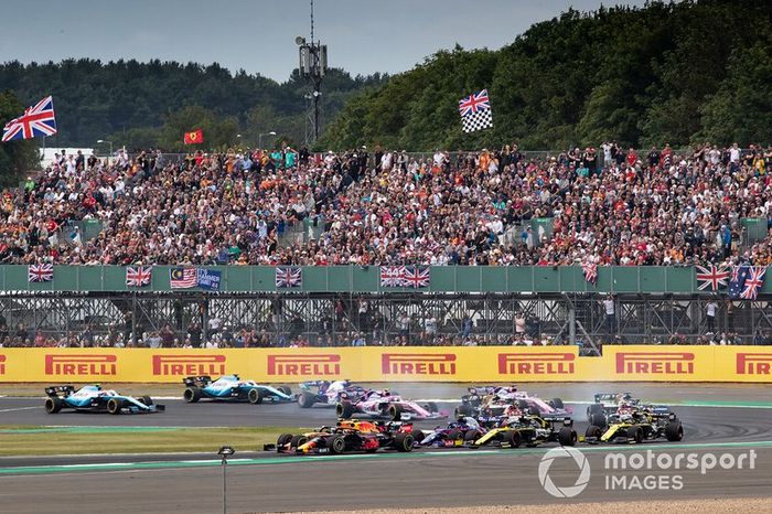 Pierre Gasly, Red Bull Racing RB15, Lando Norris, McLaren MCL34, al inicio