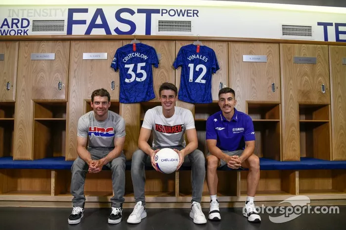Maverick Viñales (Yamaha) y Cal Crutchlow (LCR Honda) visitan Stamford Bridge con el portero del Chelsea, Kepa